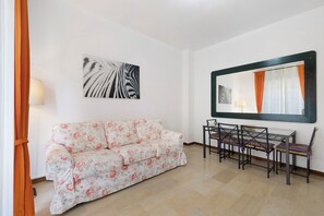 TV - Holiday Home 'Marina' with Balcony (Finale Ligure)