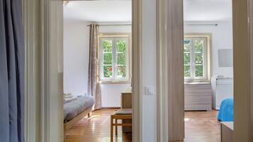 6 bedrooms, iron/ironing board, free WiFi, bed sheets