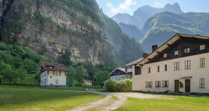 Apartment 'Villa Stanga' with Mountain Views, Private Garden and Wi-Fi