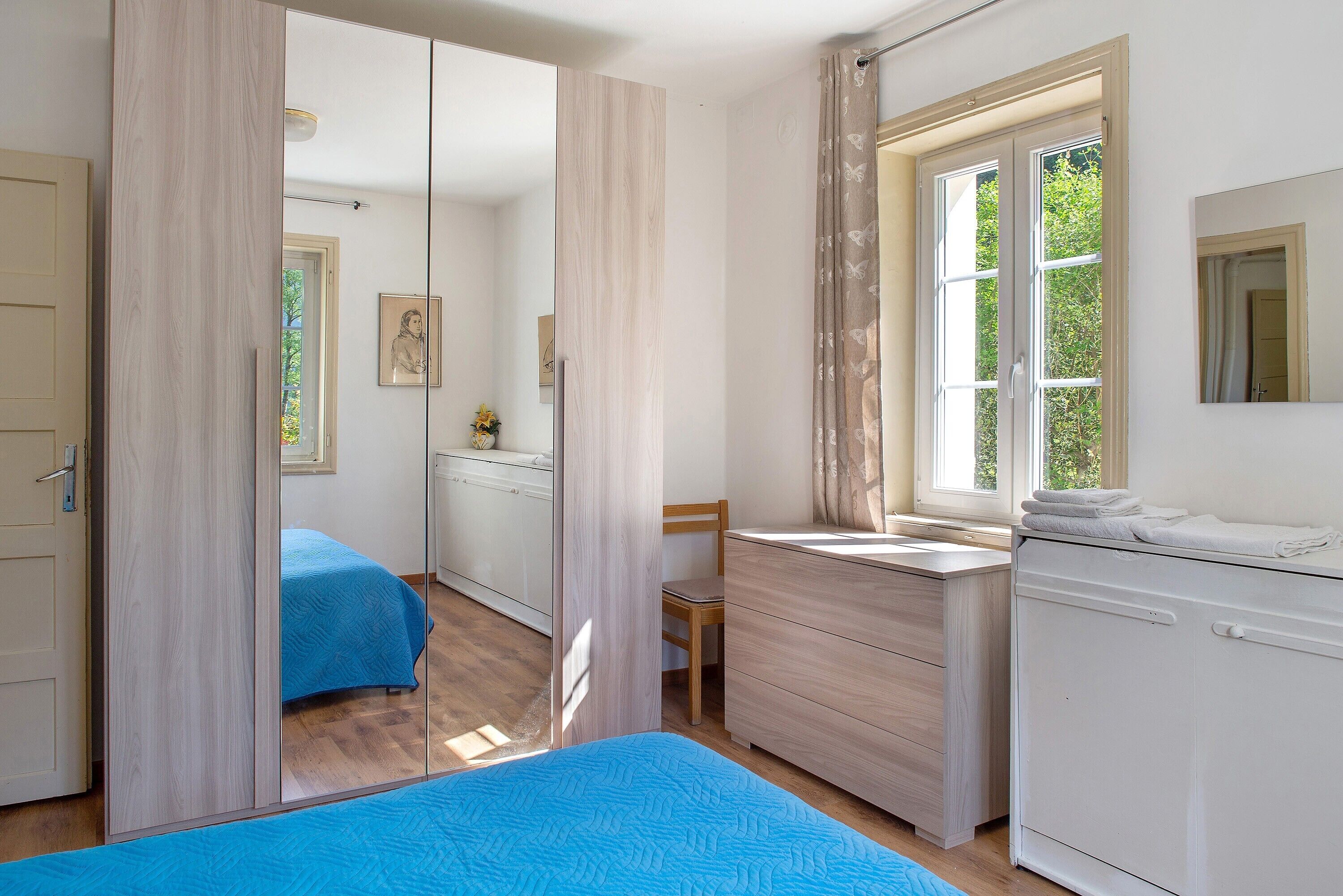 3 bedrooms, free WiFi, bed sheets, wheelchair access