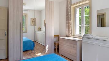 3 bedrooms, free WiFi, bed sheets, wheelchair access