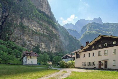Apartment 'Villa Stanga' with Mountain Views, Private Garden and Wi-Fi