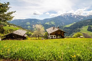 Exterior - Apartment 'Ferienwohnung Bergblick' with Lake View, Private Terrace and Private Garden (St. Pankraz)