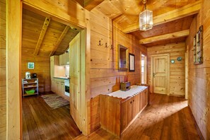 Interior - Apartment 'Ferienwohnung Bergblick' with Lake View, Private Terrace and Private Garden (St. Pankraz)