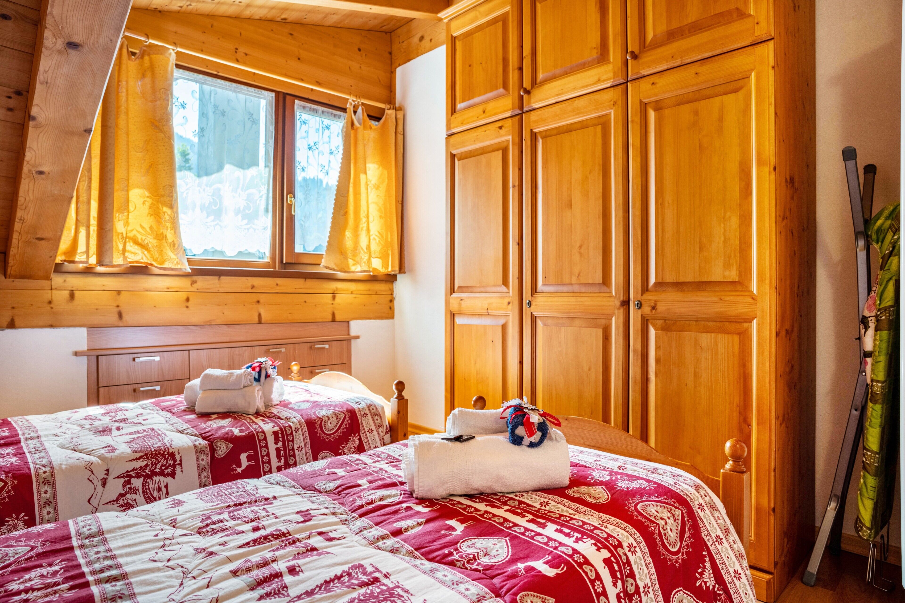 2 bedrooms, bed sheets