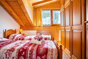 2 bedrooms, bed sheets