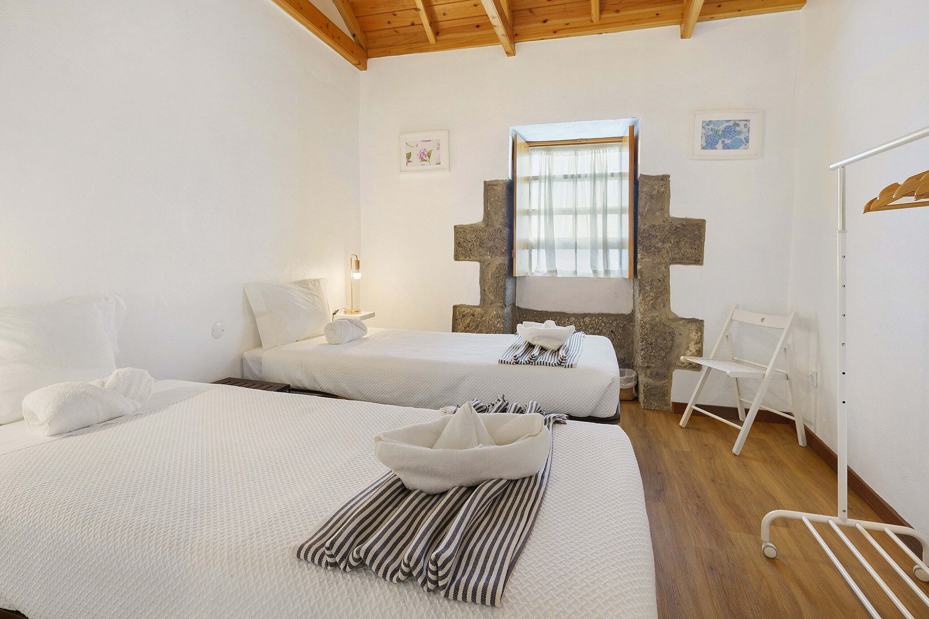 2 quartos, ferros/tábuas de passar roupa, Wi-Fi de cortesia