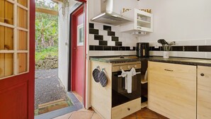 Kaffetrakter/tekoker, kjøleskap, mikrobølgeovn og ovn
