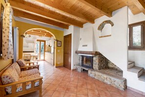 Fireplace - Holiday Home 'Del Fiume' with Mountain View and Private Garden (Rialto)