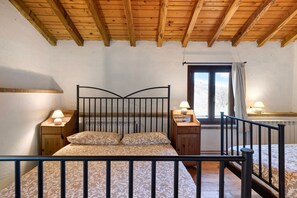 2 bedrooms, free WiFi, bed sheets - Holiday Home 'Del Fiume' with Mountain View and Private Garden (Rialto)