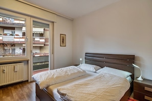 1 quarto, Wi-Fi de cortesia, roupa de cama