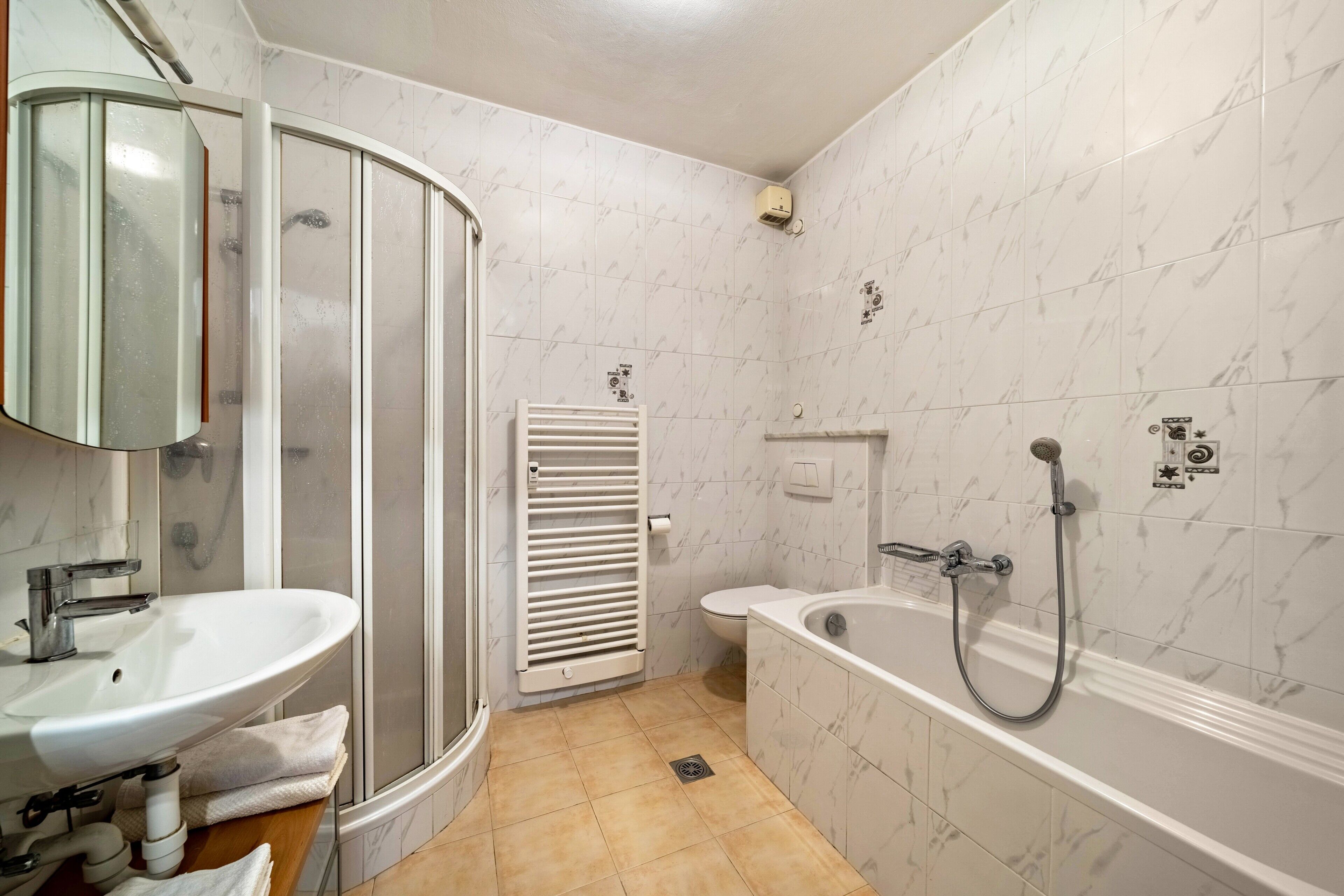 Vasca, asciugacapelli, asciugamani