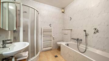 Vasca, asciugacapelli, asciugamani