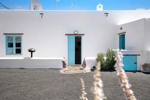 Exterior - Vacation Home 'Petite Casa Leoncia' with Mountain View, Private Terrace and Wi-Fi (GUATIZA)