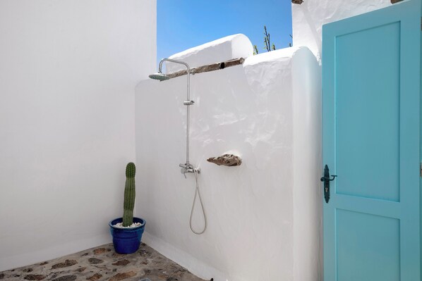 Property grounds - Vacation Home 'Petite Casa Leoncia' with Mountain View, Private Terrace and Wi-Fi (GUATIZA)