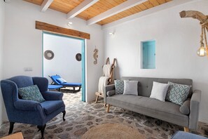 TV - Vacation Home 'Petite Casa Leoncia' with Mountain View, Private Terrace and Wi-Fi (GUATIZA)