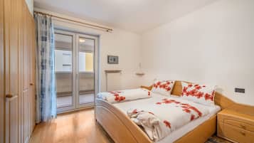 1 bedroom, free WiFi, bed sheets