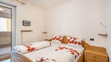 1 bedroom, free WiFi, bed sheets