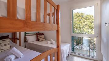 2 bedrooms, free WiFi, bed sheets