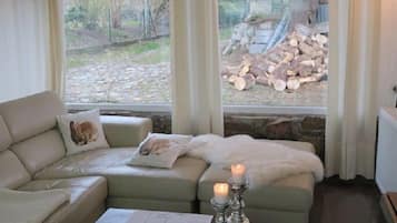 Televisión, mesa de ping pong