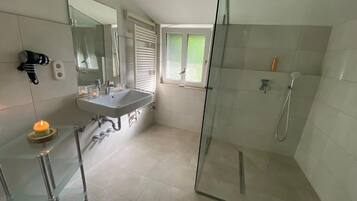 Shower, hair dryer, towels, toilet paper