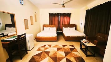 Habitación doble Deluxe | Muebles diferentes, insonorización, wifi gratis y ropa de cama