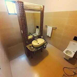 Deluxe Double Room | Bathroom