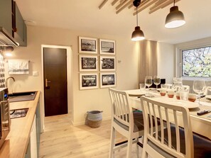 Fridge, microwave, oven, stovetop - Brand new Ancely apartment with aero decor - free parking - Near Blagnac (Toulouse)