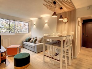 Dining - Brand new Ancely apartment with aero decor - free parking - Near Blagnac (Toulouse)