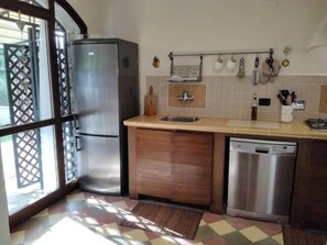 Fridge, microwave, oven, stovetop - Imperia House with Private Pool (Imperia)