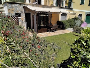 Outdoor dining - Imperia House with Private Pool (Imperia)
