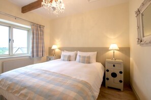 5 bedrooms, desk, iron/ironing board, travel cot