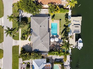 Exterior - 3BDR/2.5 Bath Charming Water Direct Home with Heated Pool. (Marco Island)