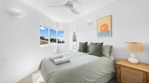 3 chambres, accès à Internet, literie fournie