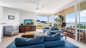 TV - Seamist 6 - Apartment w/ocean views, 80m to beach (Sunrise Beach)