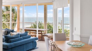 TV - Seamist 6 - Apartment w/ocean views, 80m to beach (Sunrise Beach)