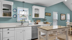 Køleskab, mikrobølgeovn, ovn, kogeplade