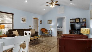 Smart TV, DVD player - Pet Friendly Beach Home, 2 Mins to Beach & Eastern Lake + Free Tickets! (Santa Rosa Beach)