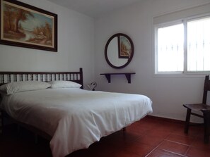 3 عدّة غرف نوم ومكواة/لوح كي وسرير سفر وواي فاي مجانًا