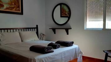 3 chambres, fer et planche à repasser, lit parapluie, Wi-Fi gratuit