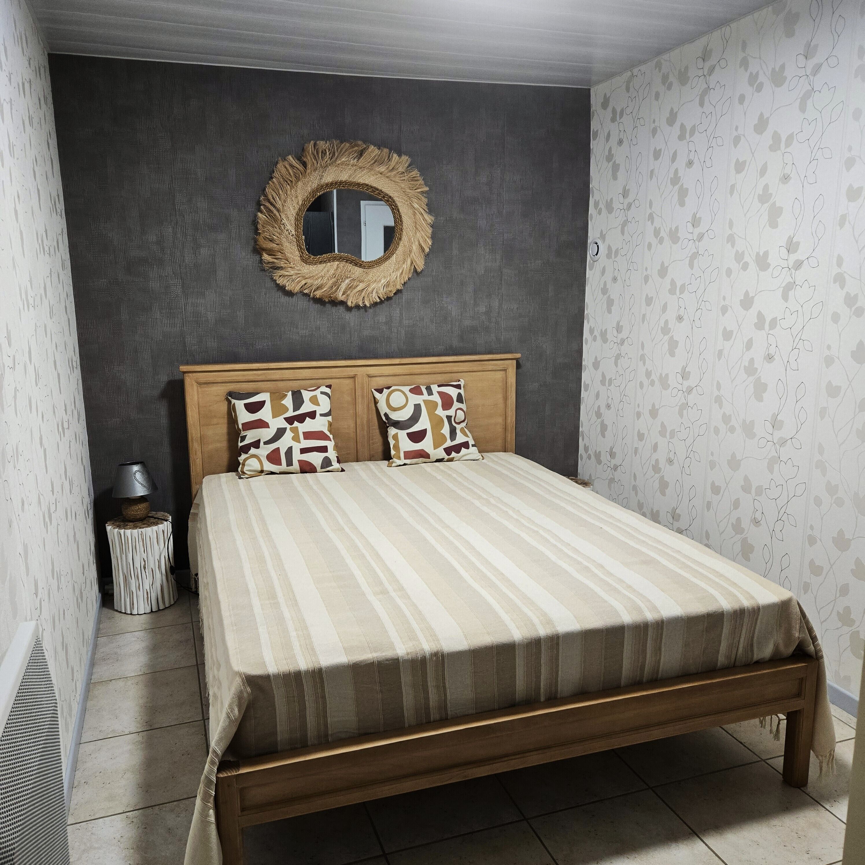 1 habitación, tabla de planchar con plancha, wifi gratis y ropa de cama 