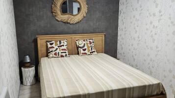 1 habitación, tabla de planchar con plancha, wifi gratis y ropa de cama