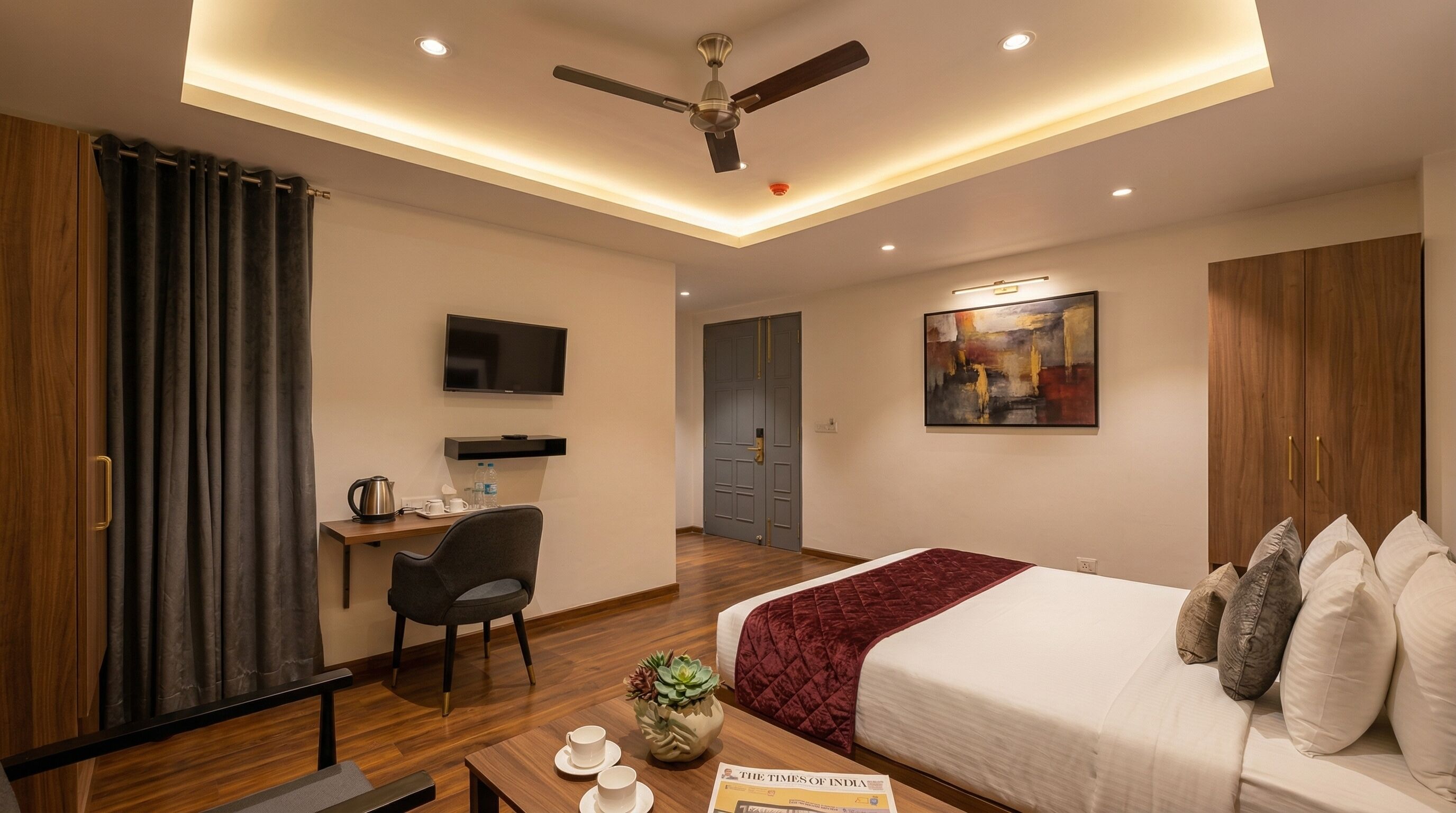 Dobbeltrom – grand | Sengetøy av topp kvalitet, dundyner, memory foam-senger og skrivebord