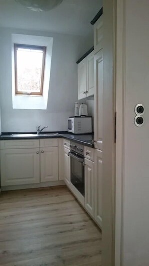 Kühlschrank, Herdplatte, Geschirrspüler