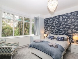 2 bedrooms, individually decorated, individually furnished, free WiFi