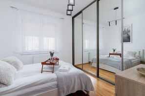 1 bedroom, bed sheets - Apartment Borkowska Kraków by Renters (Kraków)