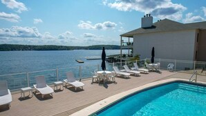 A heated pool - Upscale Condo, Amazing Views, Pools and Pickleball (Lake Ozark)