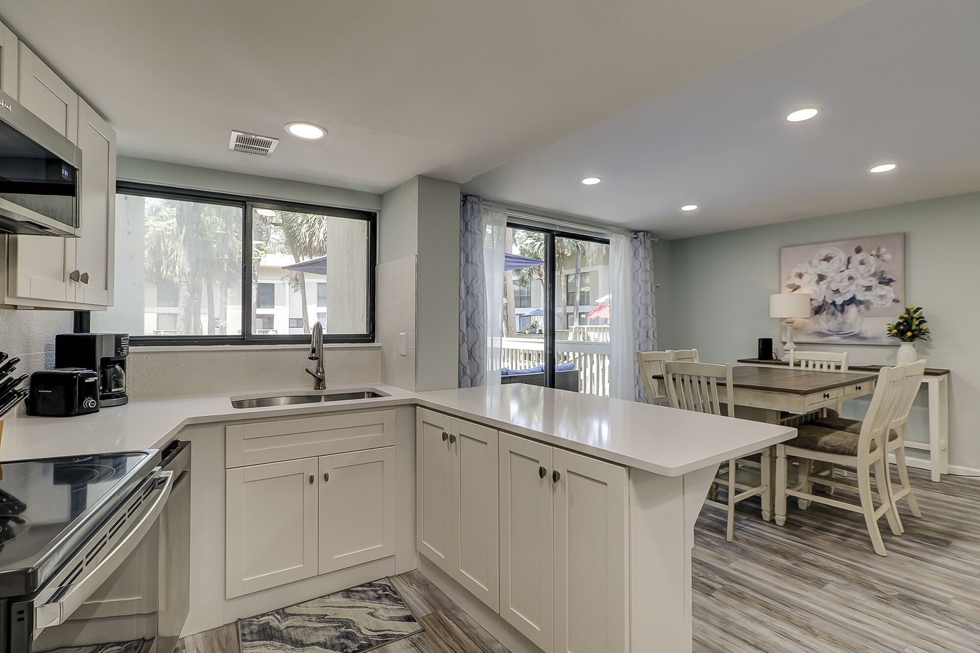 冷蔵庫、電子レンジ、コンロ、食器洗い機