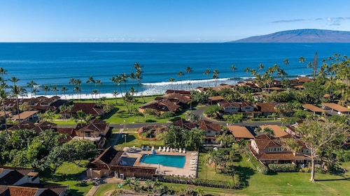 Great for families, 3 bedroom tropical paradise steps to pool and ocean.