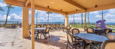 تناول الطعام بالخارج